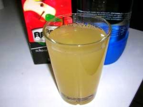 さわやかな味!りんごジュースの炭酸水割り